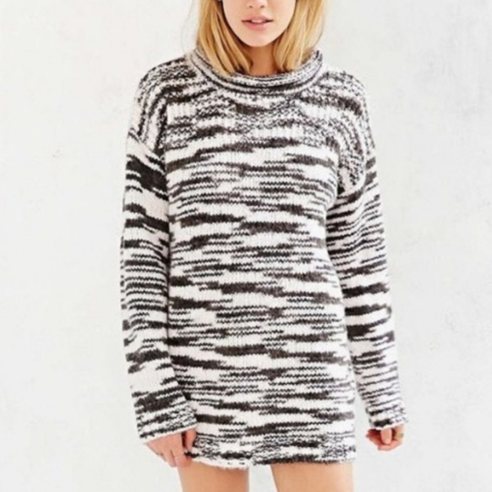 Urban Outfitters Ecote' Wool Blend Mock Neck Black & White Tunic Sweater Medium